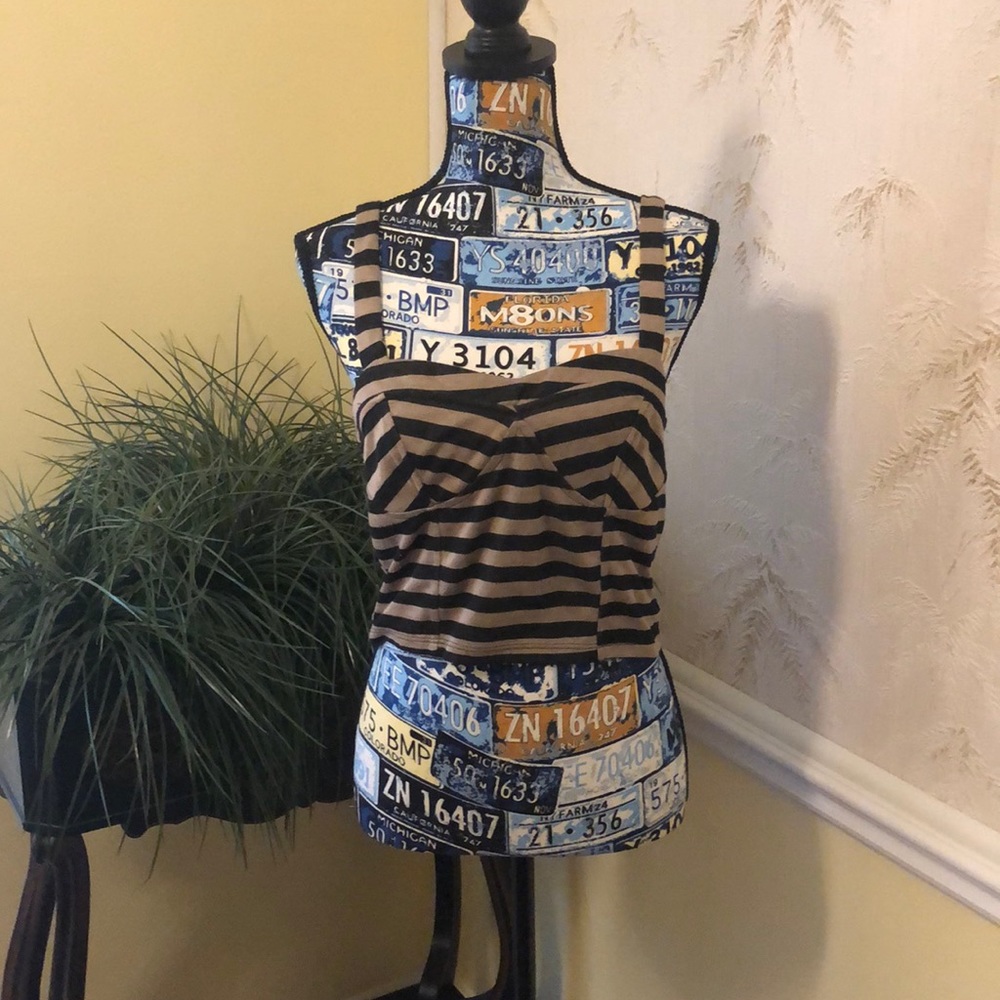 Crop top NWT smoke free and pet free home